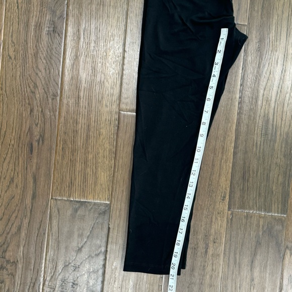 90s Degree Cropped Leggings - Picture 4 of 7